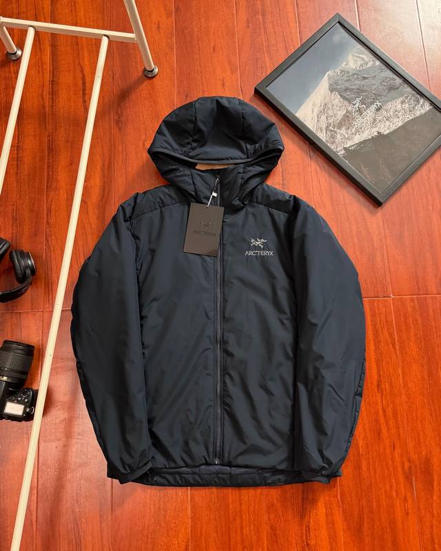 黑金刺绣 Arcteryx Atom 阿童木Ar Hoody 情侣同款防风保暖纯色休闲运动连帽棉服外套 始祖鸟 阿童木 Atom Ar Hoody作为鸟家棉服系