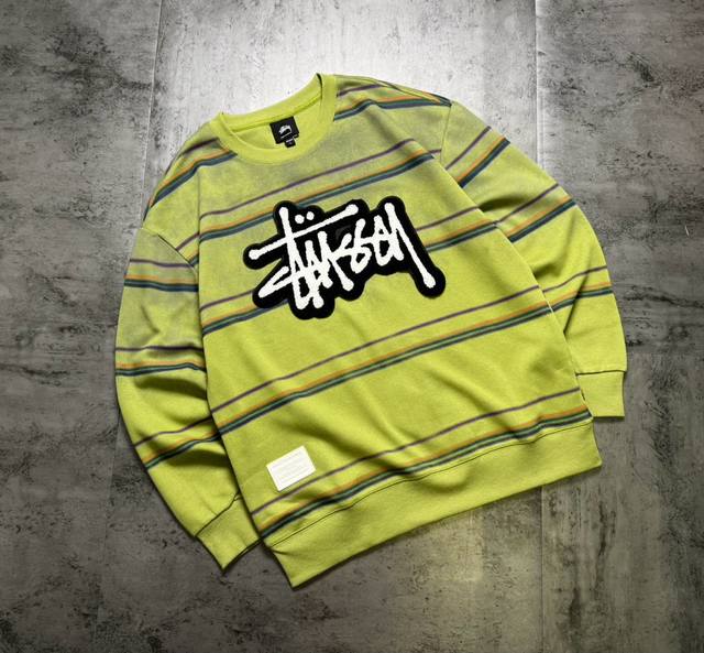 斯图西字母2025系列秋季新品系列情侣卫衣 面料采用华棉材质 手感舒适 不褪色 手感 品质一流 顶级品质 随意搓洗不开裂 不褪色 万针刺绣Logo 品质一流 激