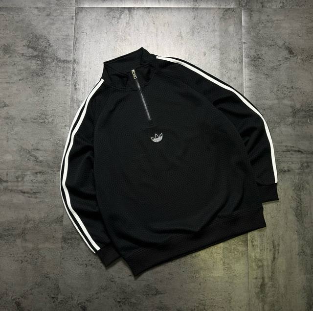 新款上架 三叶草系列秋新品系列情侣T恤卫衣 面料采用全棉材质 手感舒适 不褪色 手感 品质一流 顶级品质 原版一比一复刻 随意搓洗不开裂 不褪色 万针刺绣Log