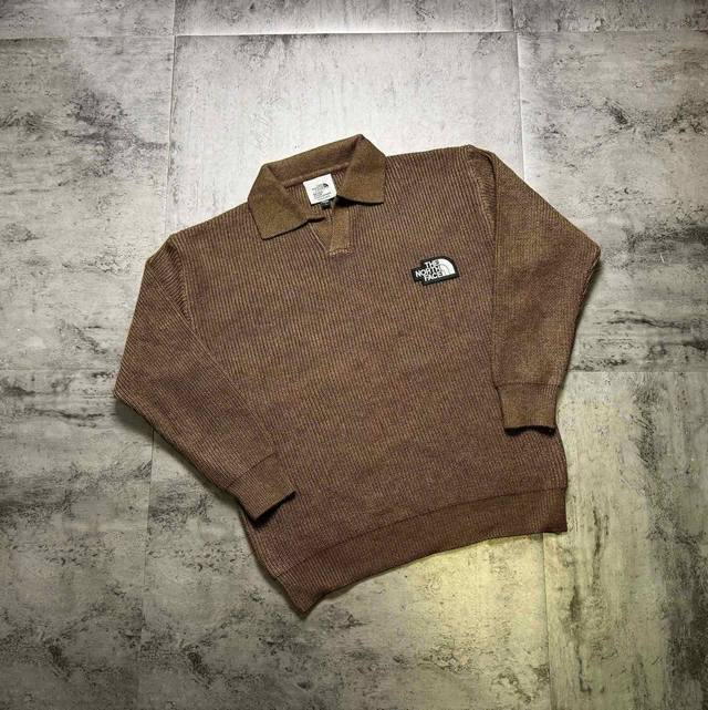 北面限定情侣翻领针织毛衣 超高密度针织毛衣面料 保暖 弹力大 不起球 不缩水 定色定染设计 原版品质 万针刺绣Logo 工艺 激光切割技术 原版定制 立体工整饱