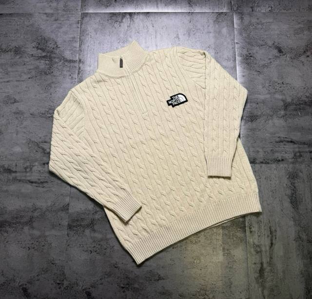 北面麻花限定情侣加厚针织毛衣 超高密度针织毛衣面料 保暖 弹力大 不起球 不缩水 定色定染图案设计 原版品质 万针刺绣Logo 工艺 激光切割技术 原版定制 立