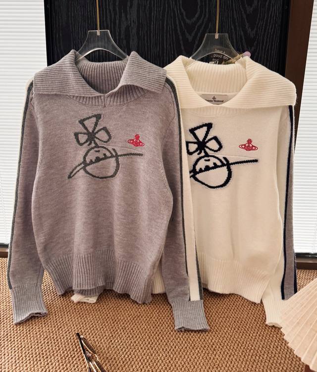 价格p：￥ 品名：限定土星刺绣设计大翻领羊毛拼接针织衫 尺码：M.L 颜色:白色 灰色 秋冬这么穿也太Chill了，把经典海军领和俏皮星球结合得恰到好处，一上身