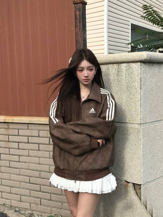 阿迪达斯Adidas韩系pu皮衣棒球服外套男女情侣款早秋季新款休闲百搭夹克上衣 这个款式准备了半年时间经过反复打版市面上很多版型穿出来没有模特效果！经过反复修改