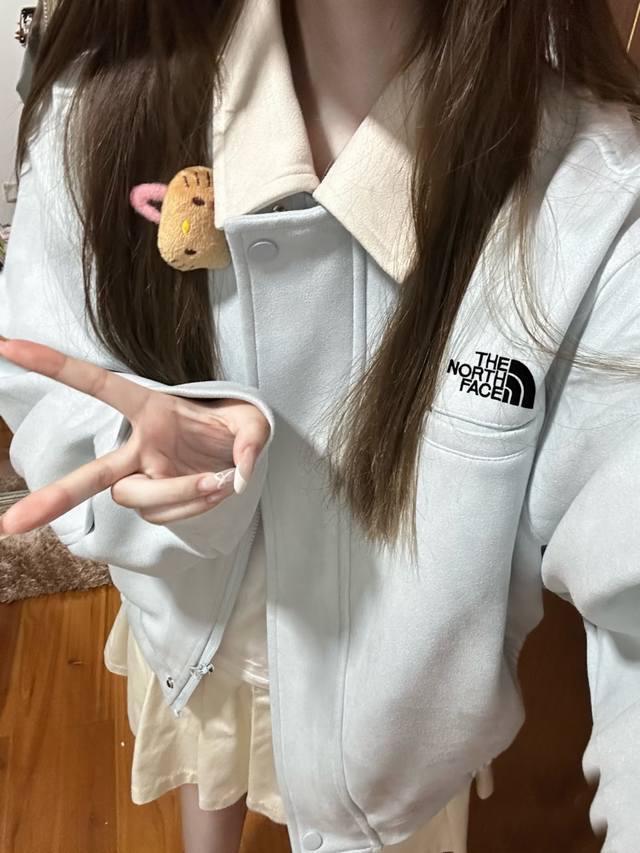 高克重超柔鹿皮绒北面秋麂皮绒外套女新款小个子宽松休闲短款棒球服夹克外套 采用超柔高密度鹿皮绒 非常非常柔软舒适 不是薄薄的 此款比较厚实 原版质量做工 Loog