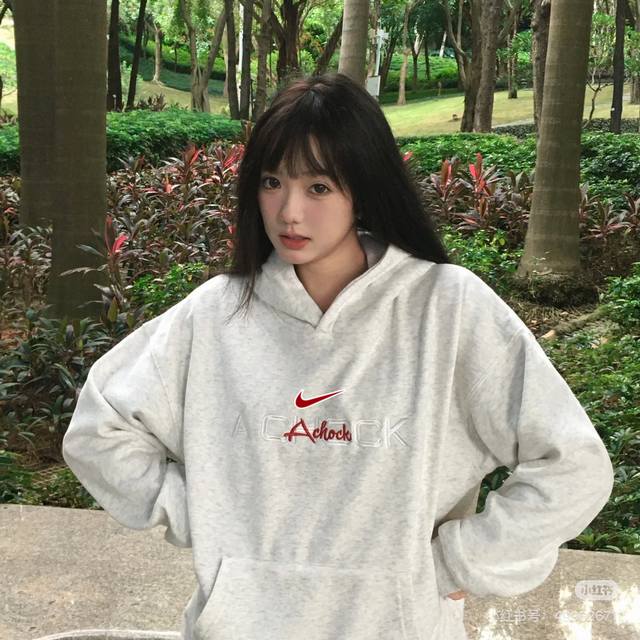 耐克Nike潮牌重磅花卉刺绣帽衫外套卫衣加厚美式连帽卫衣 350克华棉好质量 原版压线不变形不缩水不起球 放心购入 前后刺绣工艺 双层帽 有型立体 上身皆为模特