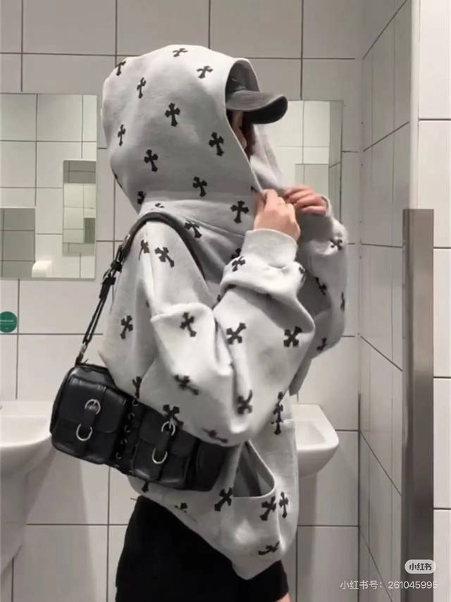 Chrome Hearts 克罗心 新款 满印灰色十字马蹄开衫外套男女同款 采用华棉350克材质 柔软舒适 立体版型 洗完不变形不变色 有内贴+原版压线+刺绣+