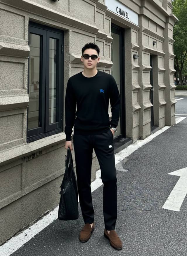 高品质 Burberry 巴宝莉2025新款加绒战马休闲裤长裤 出口商品加征惩关税影响，外贸服装工厂p大量现货库存积压，没办法只能把订单转内销低价处理，从内部渠