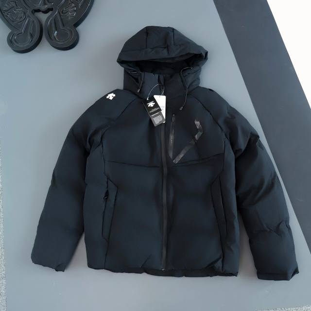 高品质 专柜新款！Descente 迪桑特男款户外加厚连帽保暖夹克棉服！ 无敌好穿的一款具有性价比很高的棉服！ 非常推荐入手！ Arcteryx Atom 连帽