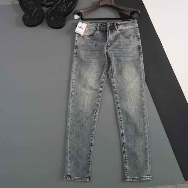 供 不控价 高奢四季款 稀有爆款！2025最新款家Fendi芬迪原单男士水洗休闲牛仔裤 客供面料带弹力，原厂定制五金，香港洋行渠道货， 高端日本代工出品，重磅白