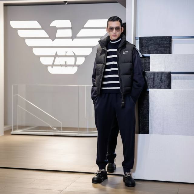 供 品质级 阿玛尼 Armani 2025新款男士高端羽绒马甲！外贸公司订单货，男女同款，可搭配情侣款！ 受出口关税影响，外贸服装工厂p大量现货库存积压，没办法