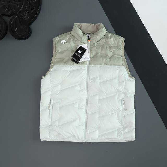 供 高品质 Descente 迪桑特秋冬羽绒立领拉链情侣马甲羽绒服！男女同款！ 本款面料采用高密度超轻功能性羽绒面料 细密紧实 防风 防水 防钻绒，内里采用石墨