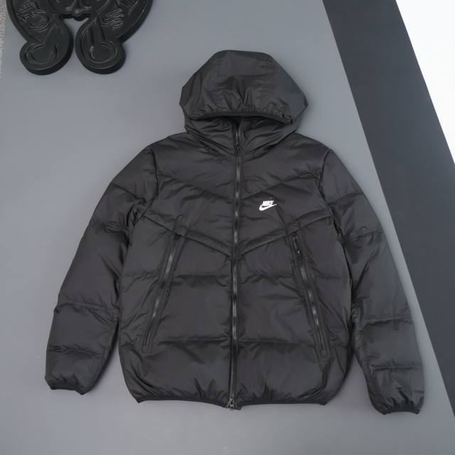 禁止同行盗图 专柜一比一 市场最强版本 吊牌条形码同步水洗序列号 耐克Nike As 经典款顶级品质 短款连帽羽绒服外套夹克 Nike As M Nsw Sf
