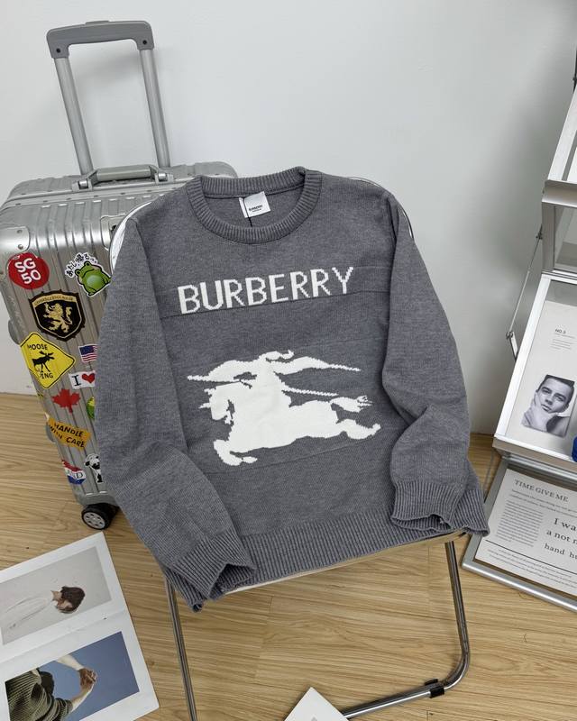 纯原臻品 顶级复刻 Burberry 巴宝莉新款经典战马提花毛衣 博柏利 Burberry，又译巴宝莉 是英国传统风格的奢侈品牌，也是最能代表英国气质的品牌，由