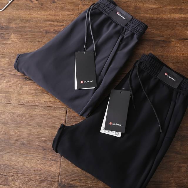 更多细节图展示！ 25年露露Lululemon秋冬加绒男裤户外休闲长裤弹力透气速干裤 男士跑步训练休闲运动长裤直筒裤！ 公司订单货源，经典简约纯色款！秋冬加绒款