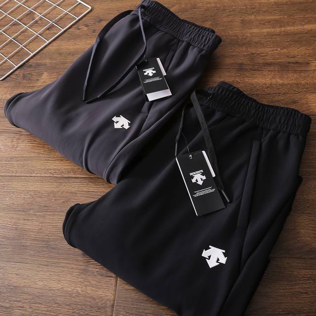 新款！更多细节图展示！ Descente迪桑特高端严选~梭织锦纶面料 高垂感秋冬新品加绒摇粒绒男士运动休闲长裤 束脚裤跑步裤舒适耐磨透气户外长裤！ 上海贸易公司