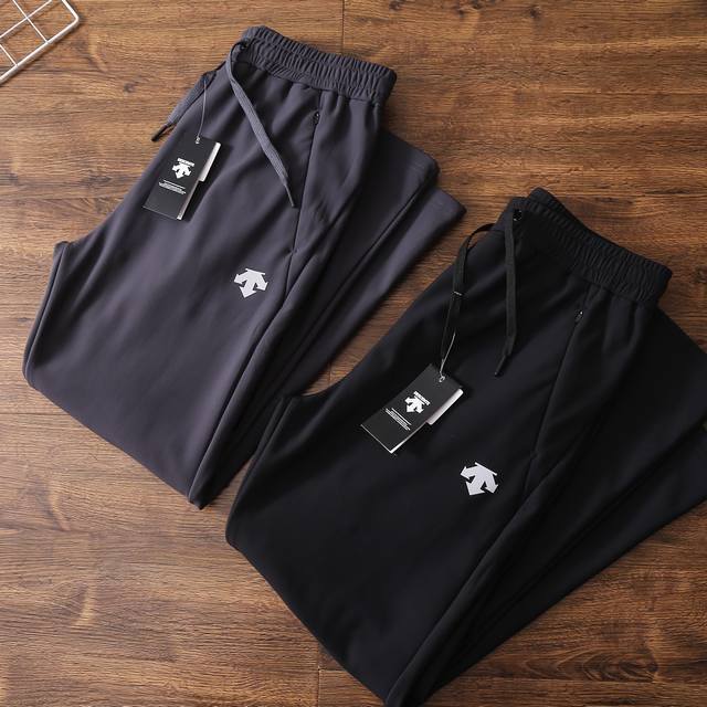 更多细节图展示！ Descente迪桑特高端严选~梭织锦纶面料 高垂感秋冬新品加绒男士运动休闲长裤 直筒跑步裤舒适耐磨透气户外长裤！ 上海贸易公司货 一线品质！