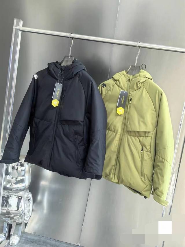 迪家户外王者proton Lt 轻量级防水防风保暖连帽棉衣 来自国内最大的工厂p的订单，品质好的过分，这款棉衣打造的是上身轻便，还要做到比羽绒服保暖，那么面料和