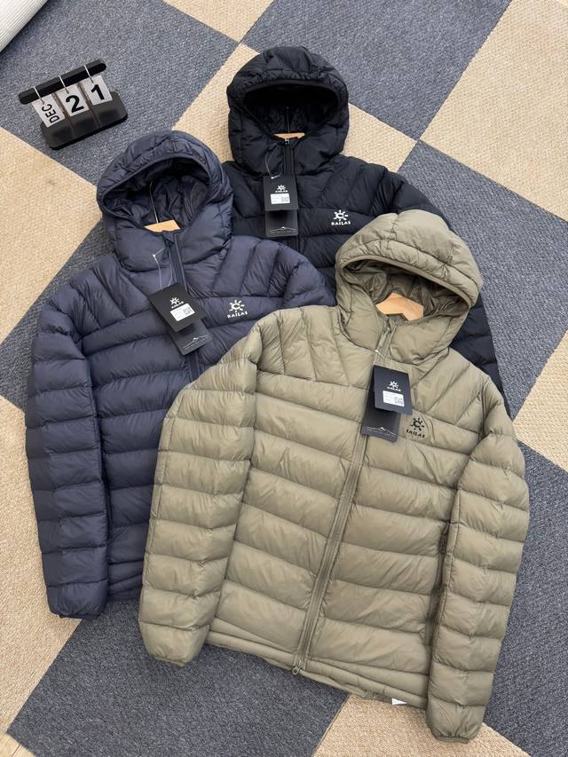 颜色：黑色 藏青 绿色 尺码：L到4Xl 凯乐石轻量化p棉 连帽排骨架棉服！ 线上2000+ 采用轻量化p棉填充物！在户外寒冷气候下保持温暖舒适！真的很轻盈！