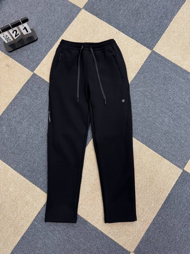 Lulu秋冬男士运动休闲针织加绒加厚直筒长裤，男士日常通勤穿搭，直筒设计上身效果极好，垂感十足，版型很赞！空气棉复合加绒面料，质感十足，舒适亲肤弹性十足，露家经