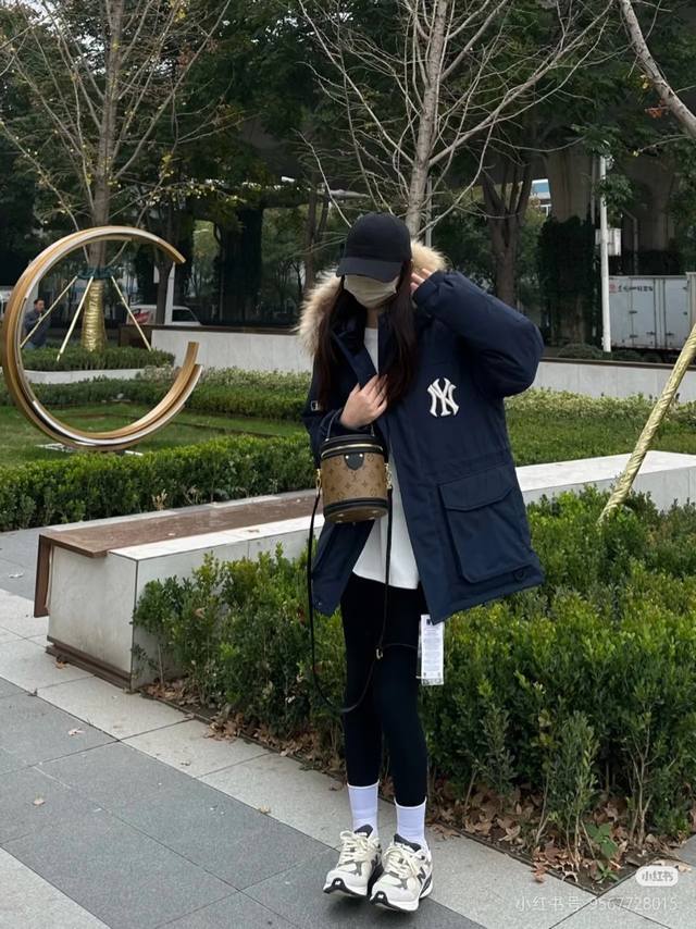 顶级高版本大毛领 工装毛领款羽绒服 专柜同步发售Mlb爆款现货重磅大牛货！注意注意 高版本 1:1制定，经典百搭保暖性好，不挑身材， 胸前独有的刺绣技法呈现经典