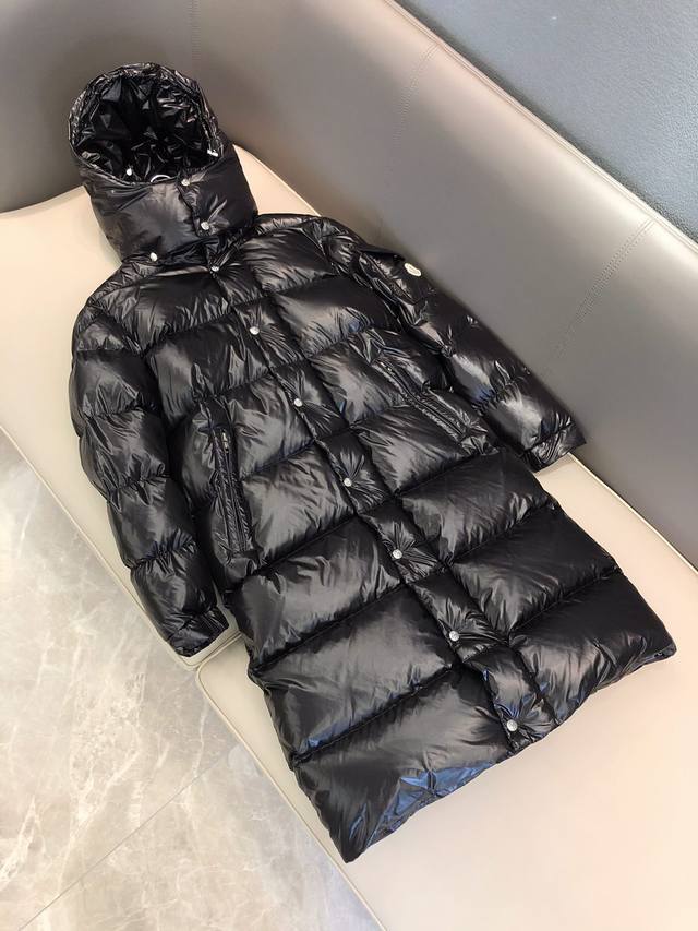 真白鸭绒 90绒 标配防尘袋，退货遗失默认-5 蒙口Moncler 长款连帽羽绒服外套 Hanoverian长款羽绒夹克采用Nylon Laqué面料制成，搭配