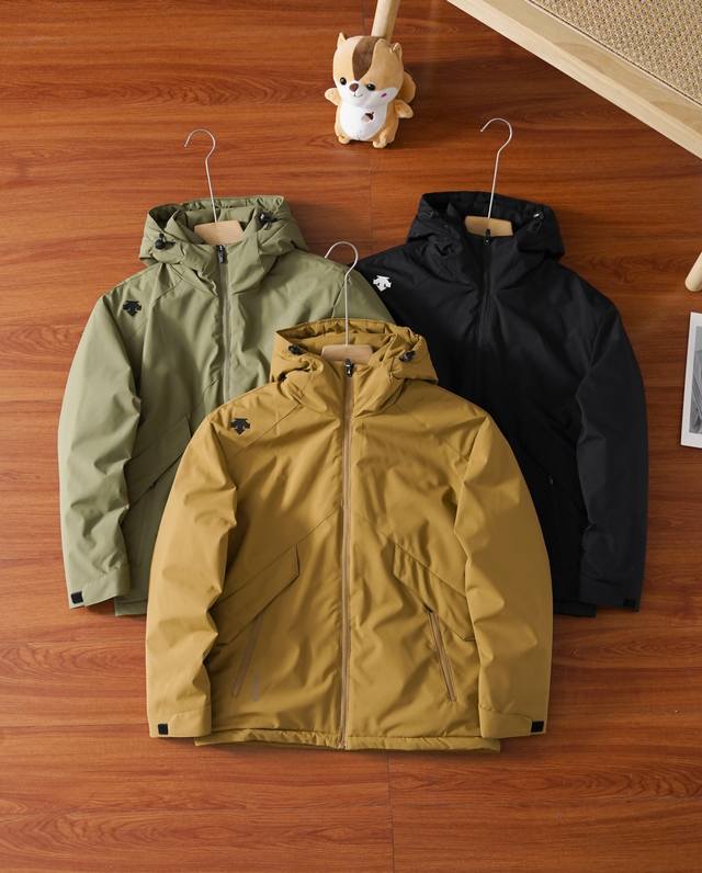 供 Descente-迪桑特男女款户外防风防泼水冬季男士加厚防寒保暖棉衣棉服 内里加绒加厚,上身有型不臃肿通勤和商务都能驾驭 户外防风防泼水面料 高密定织,不透
