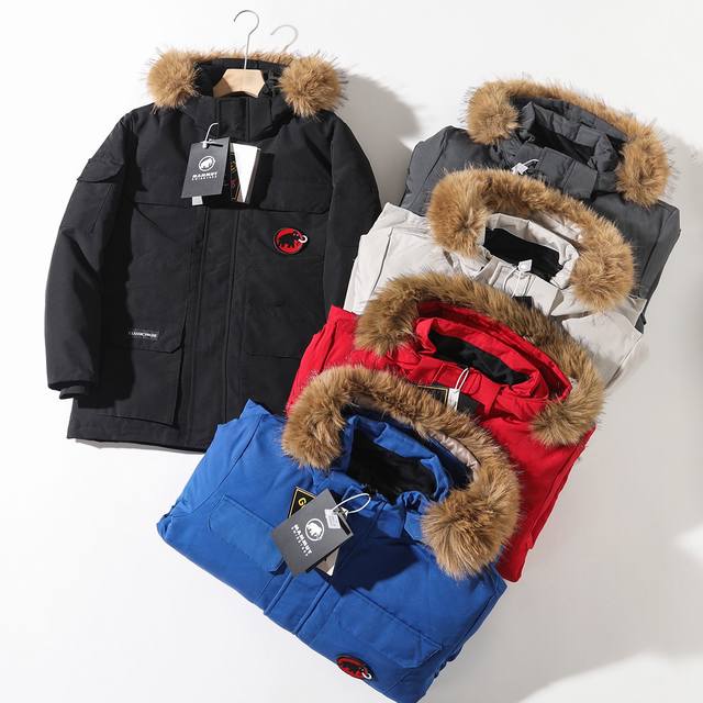 Mammut猛犸象 大红标Logo防风防水防泼水情侣保暖羽绒服 秒杀市场所有狼毛毛领 可对比，不畏市场激烈竞争，只为给大家交出一份满意答卷。今年的大鹅系列产品无