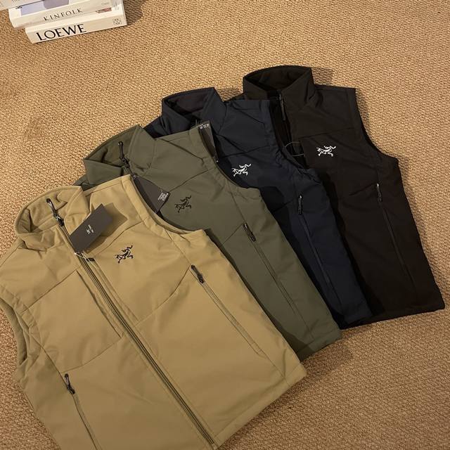 Arcteryx始祖鸟 哇哦！摇粒绒双面穿Arcteryx始祖鸟Covert抓绒背心太绝啦 宝子们今天必须来给你们安利始祖鸟的Covert抓绒背心，真的是神仙单