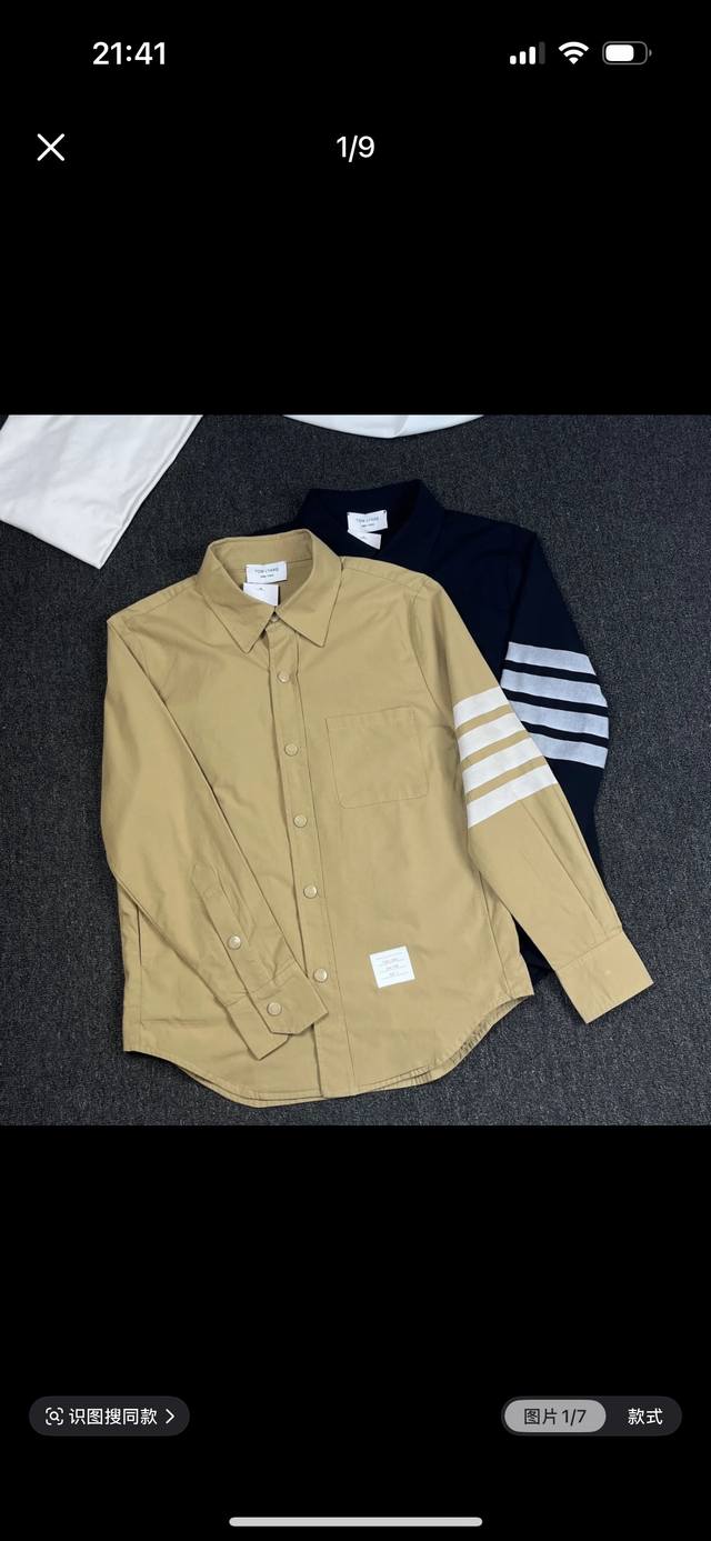 Thom Browne 男士四条纹羊毛衬衫夹克外套 Tb摁扣衬衫夹克 平纹织羊毛面料 左袖同色四条纹饰同色摁扣前襟衬衫领 单个胸袋 附品牌水洗标 纽扣袖口，后育