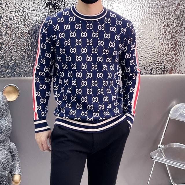 2025秋冬新款 顶级品质 区别通货 重磅推出高密度针织毛衣 Gucci 古驰 秋冬走秀款 原版定制 手感柔软 三标齐全 过水不变形不缩水 颜色：黑色 宝蓝色