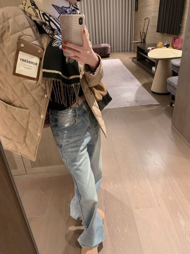 上新 Burberr* 巴宝莉 订制皮革口袋印花经典格子里布夹棉加厚外套 颜色：黑色 卡其 粉色 尺码：见尾图Sml