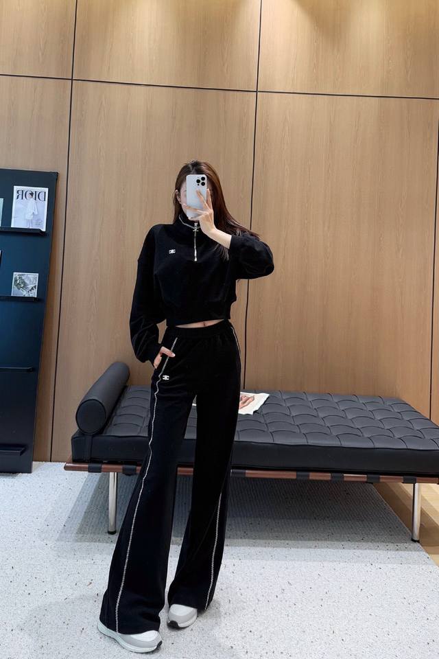 上新 Ce 赛琳 25Ss新款套装日常穿搭 高级的调调又A又飒！立体剪裁 经典的版型，设计自带高级感，可甜可盐随意搭配超好看，强烈推荐自留款！定制版型工艺细节全