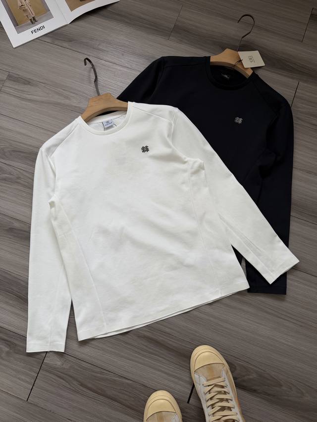 K家 徽标Logo胶印 全身拼接 男款加厚运动户外徒步登山圆领打底衫长袖T恤. 颜色：白色 黑色. 材质：丙纶锦纶氨纶混纺面料 工艺：胶印 全身拼接. 尺码：