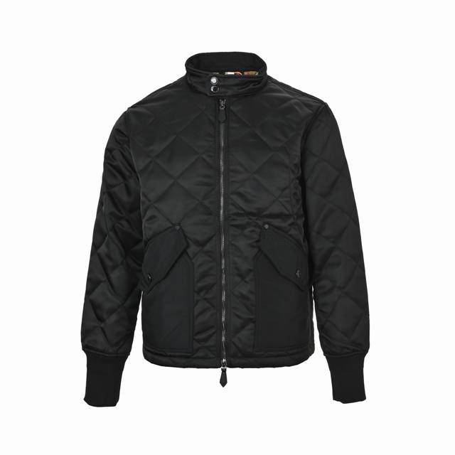 Burberry 巴宝莉 菱格绗缝立领棉服外套 菱形口袋棉服Burberry这款男士菱形绗缝立领棉服，黑色外观+经典菱形绗缝，立领搭扣设计超有型 Size:S-