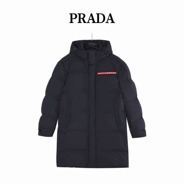 prada 普拉达 25Fw红条长款衣绒服 侧边下摆拉链设计，可调节。领口防风设计更保暖，帽子也可以拆卸，一衣多穿。采用新国标90白鸭绒填充，顶级版本，区分市面