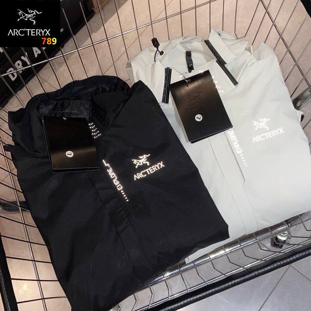 爆款三合一！ Arc'teryx始祖鸟反光小Logo专柜经典款三合一两件套男女情侣款冲锋衣夹克 可拆卸内胆三合一冲锋衣！！隐藏式拉链，防钻风袖口！！防水魔术贴！