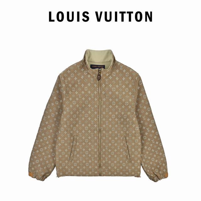 Louis Vuitton路易威登经典印花卡其夹克老花羊毛外套 Lv经典老花羊毛外套，Monogram图案超有辨识度，奢华感满满高品质羊毛，保暖又舒 适，秋冬穿