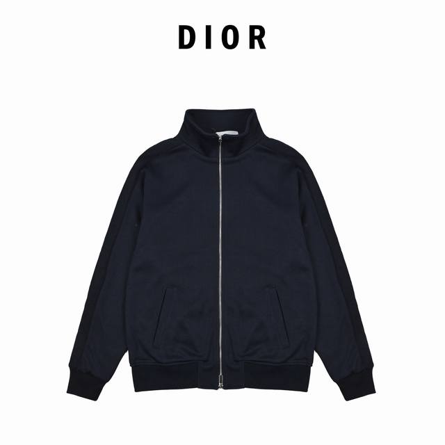 Dior迪奥Cd 提花织带拉链立领外套 原23,500购入，采用棉布和科技纱线混纺带来细腻质感面料，衣袖饰以Oblique 棉质平纹针织提花织带细节，工艺提花处