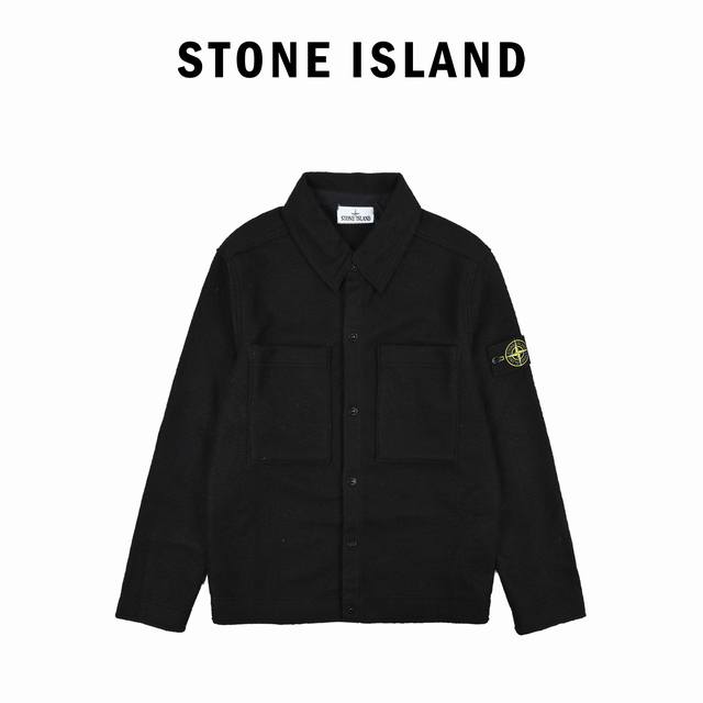 Stone Island 石头岛灯芯绒毛呢黑夹克外套 Stone Island这款黑色灯芯绒夹克，柔软舒适又保暖，秋冬穿超合适经典罗盘玫瑰袖标超 有辨识度