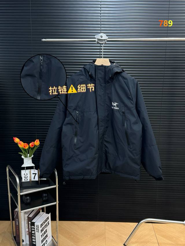 Arc'teryx 始祖鸟 冬季男士三防户外连帽棉服外套 -顶级原版复刻版本就是指目前国内最高版本，保暖性能更出色，轻便不厚重，压缩后的蓬松度恢复性好！ -面料