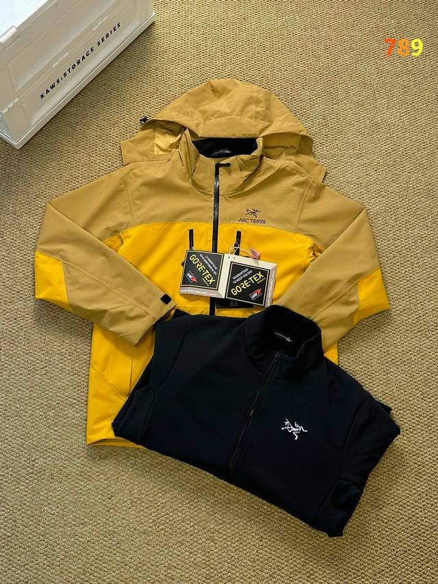 Arcteryx 始祖鸟 25Ss秋冬三合一可拆卸保暖抓绒内胆冲锋衣户外防风拼色夹克外套 颜色：黑色 卡其色 黄色 尺码：S-4Xl 三合一可拆卸加厚保暖外套