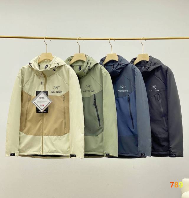 25年冬季鸟家新款棉衣外套！ 情侣款！ 超强福利跑量新款 户外情侣款连帽加厚羽绒棉衣外套！ 连帽设计，帽子可拆卸！ 简约大方的羽绒棉衣外套 超轻保暖，立体剪裁设