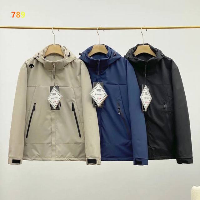 Descente 迪桑特 户外王者轻量级防水防风保暖连帽一体棉冲锋衣 来自国内最大的鸟家代工厂p的订单，品质好的过分，这款棉衣打造的是上身轻便，还要做到比羽绒服