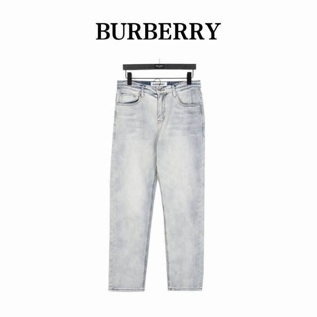 Burberry 巴宝莉 后袋镂空战马牛仔裤 今年为止做的最牛逼的牛仔裤，重度水洗工艺，暗藏玄机的细节非常多，这次主推的裤子无论是版型还是上身都太完美，不如去做