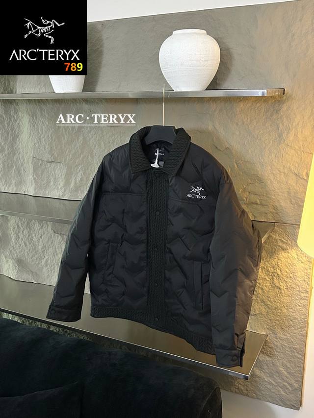 羽绒服新款男女翻领西装式轻薄羽绒服！2025官网同步明星款！内里 填充90 白鸭绒！双层内胆不跑毛！上身帅炸 百搭不挑人！整体轻便暖和！不臃肿！强烈推荐！款式无