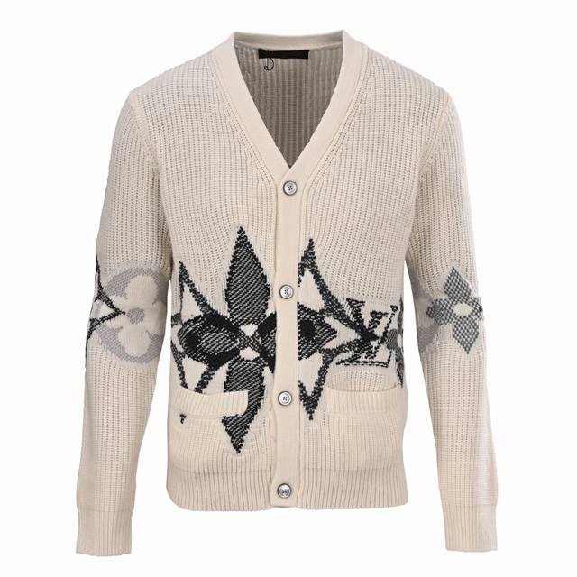 Louis Vuitton Lv 花型提花针织开衫 正品15100购入开发，24支双股羊澳毛混纺毛料，采用进口机 Soto 7针织机，定制1：1纽扣，定制1：1