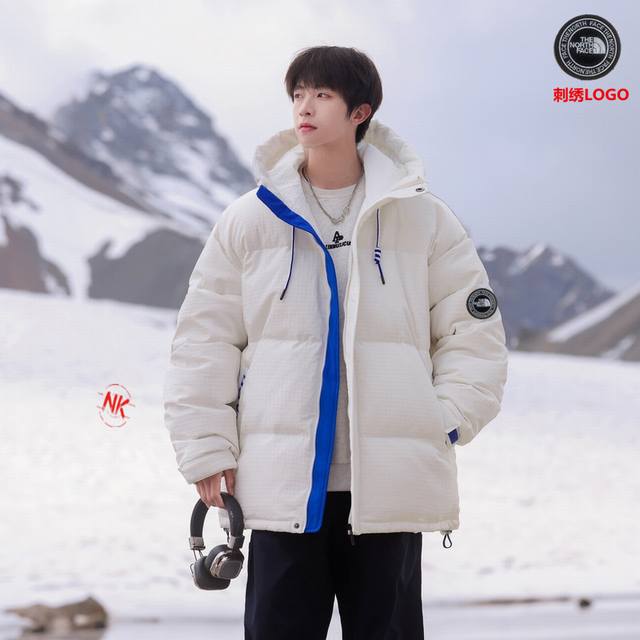 刺绣Logo 90白鸭绒 北面The North Face白鸭绒羽绒服.短款上衣外套渐变色拼接撞色男女款连帽羽绒服！羽绒服男女同款情侣款短款连帽雪山渐变色，轻薄