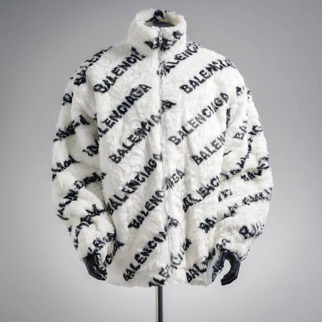 Balenciaga 巴黎世家Blcg 兔毛加厚满Logo外套 高版本来了，英文完美对接.兔毛加厚1600克夹棉提花字母加厚里布. 巴黎世家经典火爆全球明星同款