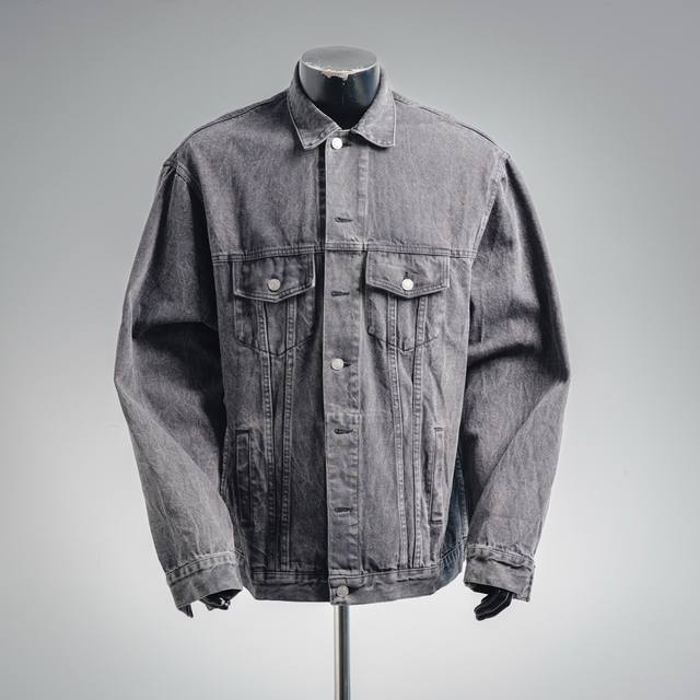Balenciaga 巴黎世家Blcg 字母烫钻牛仔外套 高版本官网品质Balenciaga字母烫钻牛仔外套.百分比纯棉厚牛仔.超大宽松版本，重工水洗.男女同款