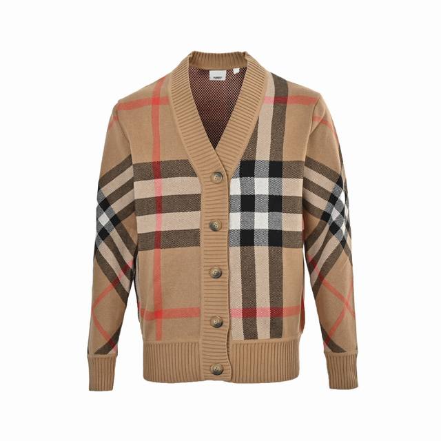 Burberry 巴宝莉 经典大格纹开衫毛衣 购入原版开模打造，采用51%聚酯纤维49%绵羊毛，面料手感超柔软细腻，克重800，全套定制辅料，细节决定成败。定制